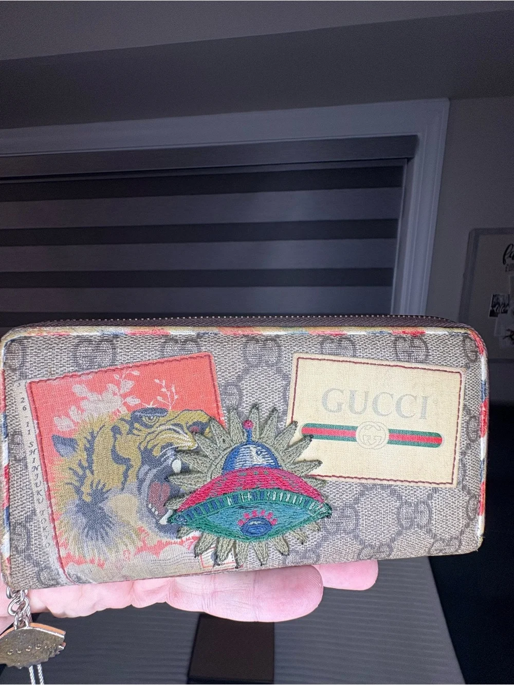 Gucci GG Supreme Bengal UFO Zip Around Wallet Authenticated w Box Very Clean - Picture 16 of 16